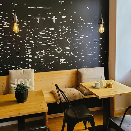 Old Kings Hostel By #Feelsliketravel - Small Cozy Home-Vibe Stay Hostal *